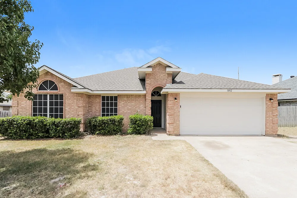 4 bed, 2.0 bath, 1722 sqft, $2,550 — Photo 1