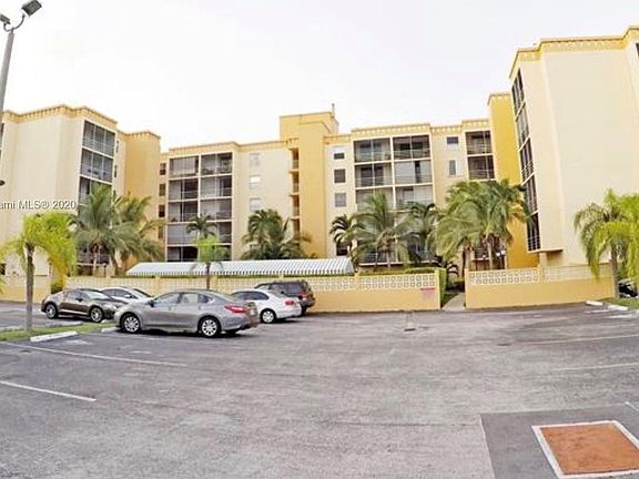 5th image of 2935 NE 163rd St APT 4