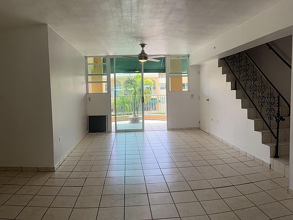 Open space Fisrt floor. Living room, balcony, kitchen. 3 bedroom, 2 bathrooms, and kitchen, laundry.