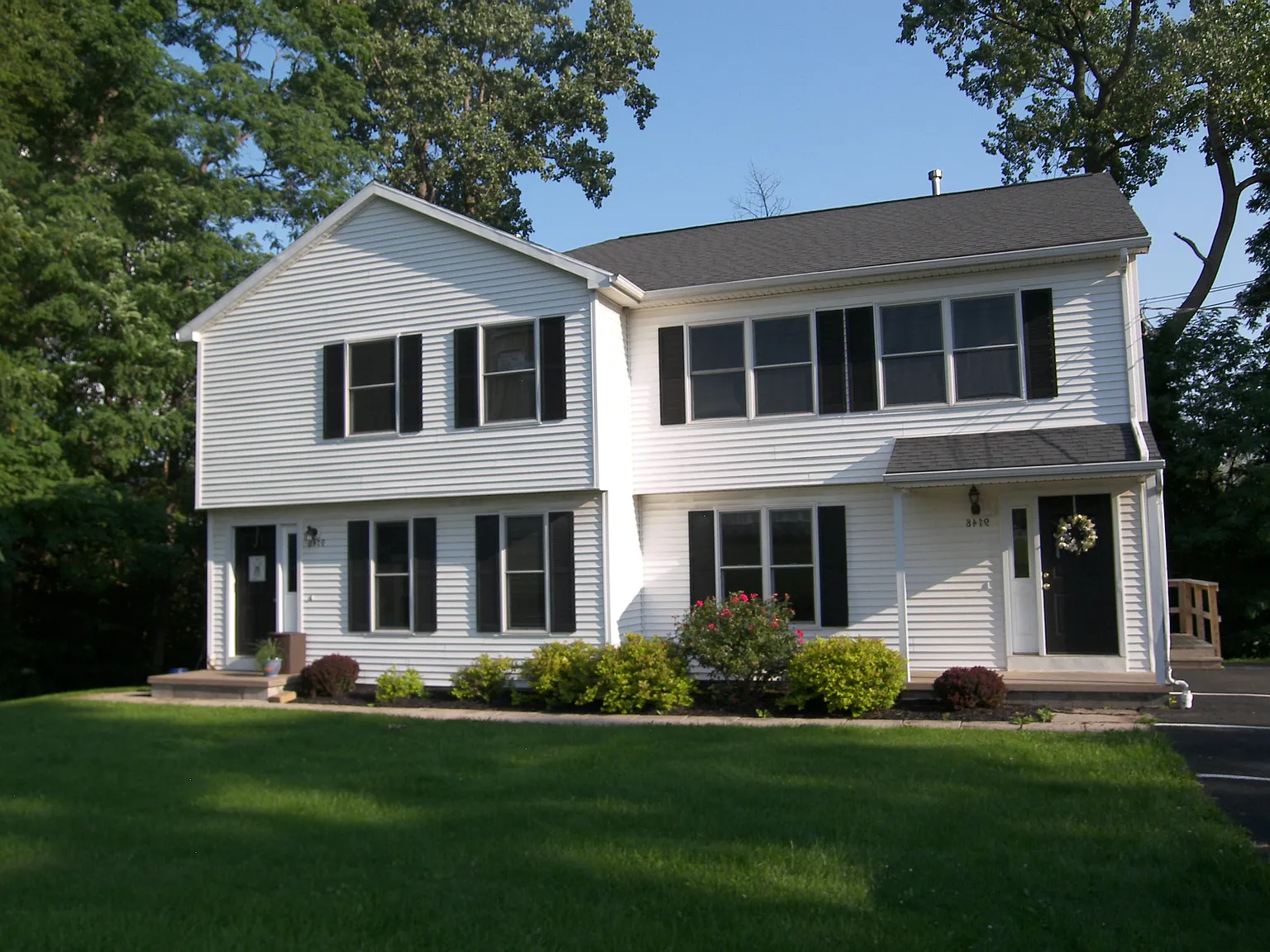 3 bed, 2.5 bath, 1276 sqft, $1,900 — Photo 1