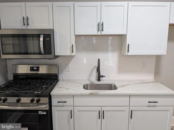 1261 Chase St, Camden, NJ 08104