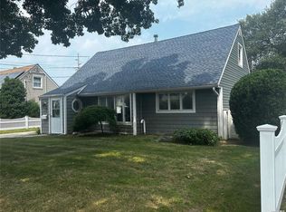 1298 Waverly St, Hewlett, NY 11557