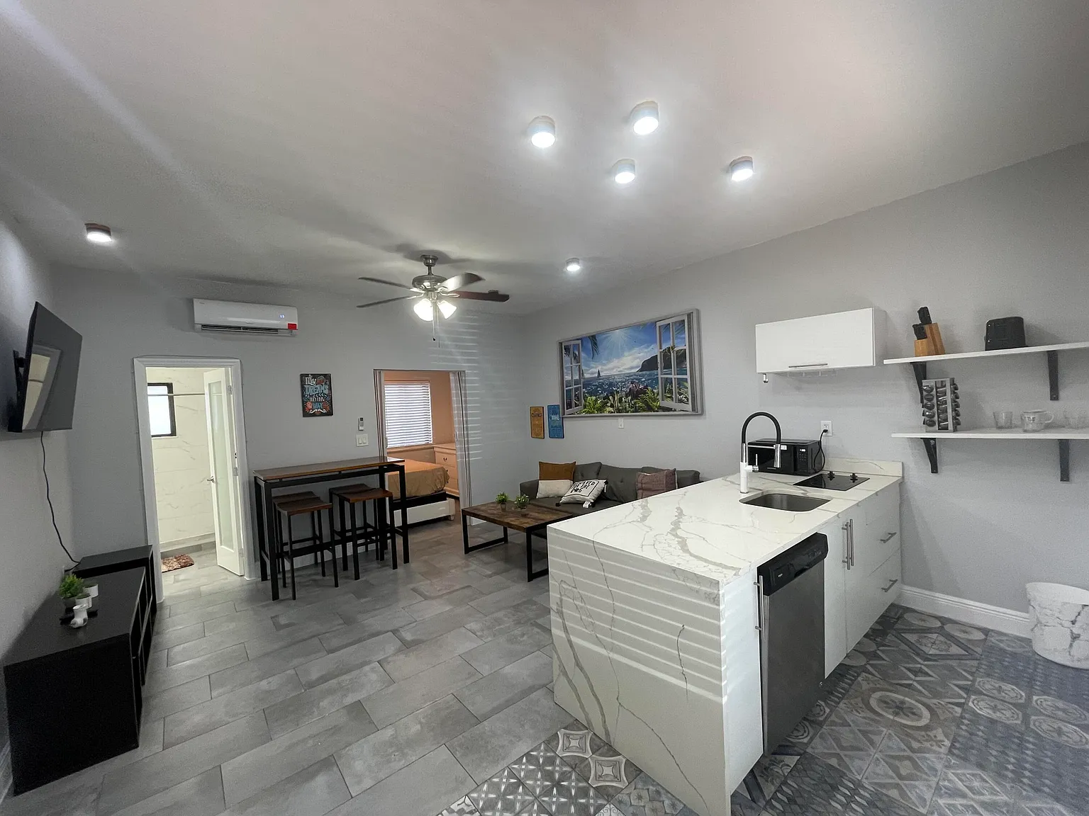 1 bed, 1.0 bath, 600 sqft, $1,800 — Photo 1