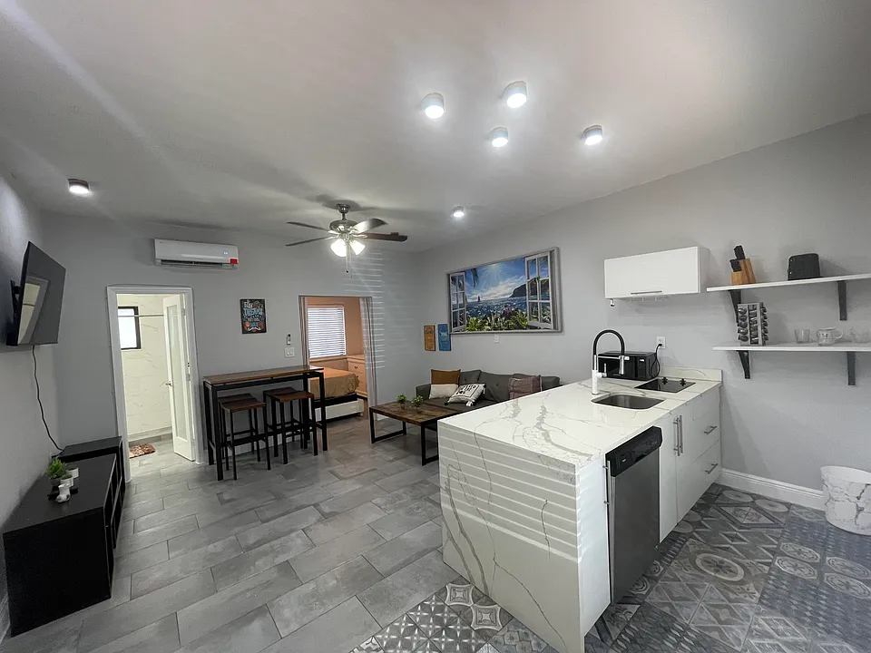 824 NE 4th St #3