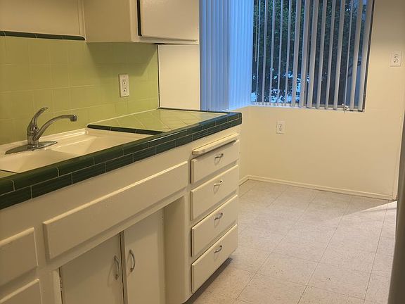 5th image of 4470-4476 Illinois St #4470