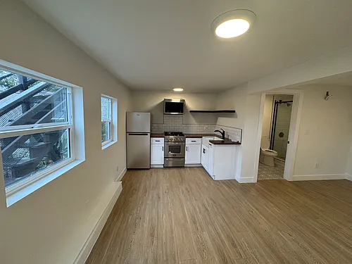877 Hyperion Ave #879-1/2 Photo 1