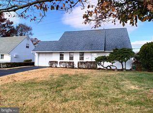 121 Kenwood Dr N, Levittown, PA 19055