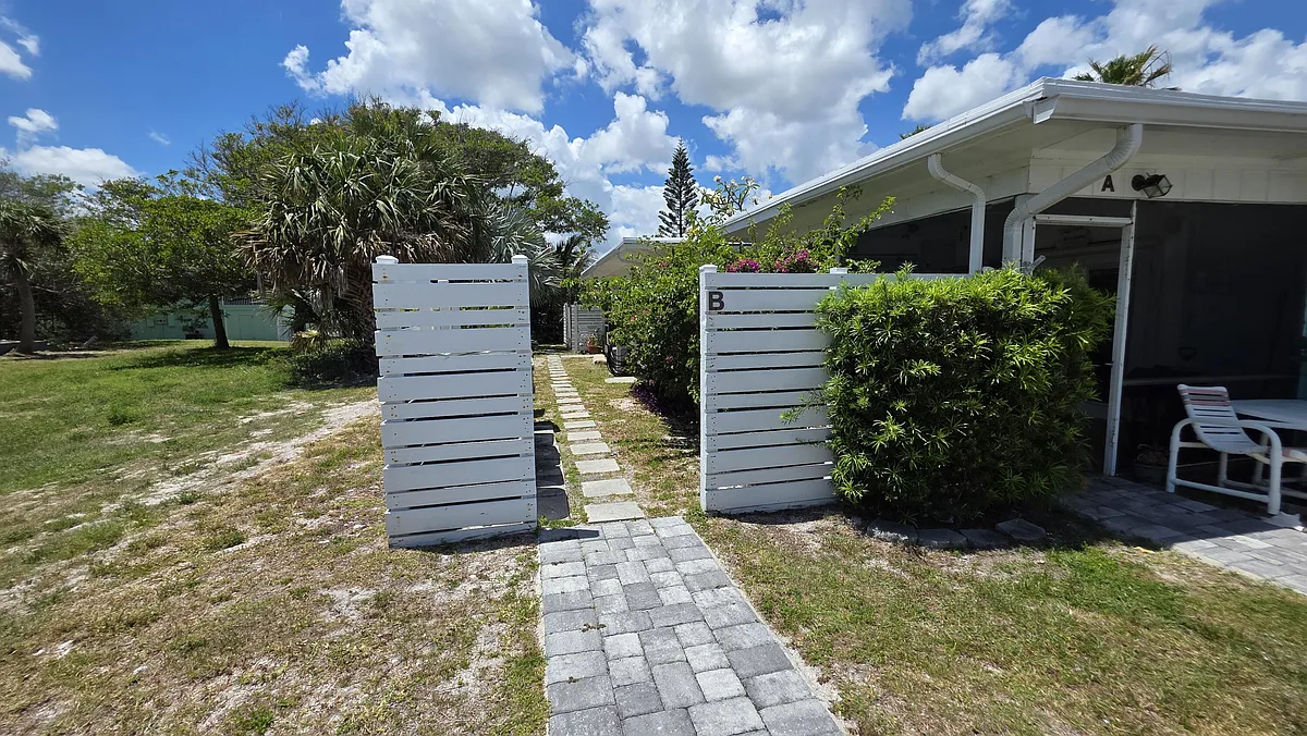 Building Photo - 1125 S Ocean Dr #B