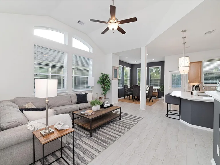 331 E Coralburst Loop — Photo 4