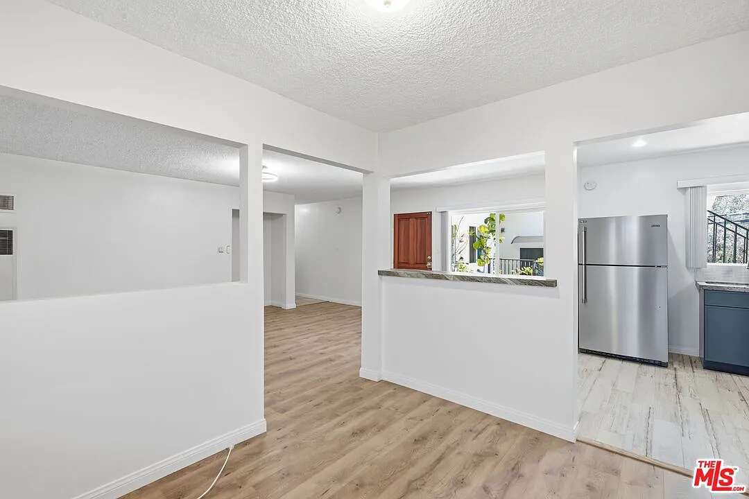 2 bed, 2.0 bath, 950 sqft, $2,799 — Photo 3