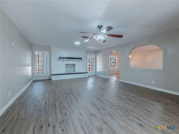 2nd image of 105 Live Oak Dr
