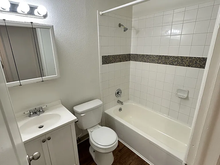 226 E 7th Ave — Photo 19
