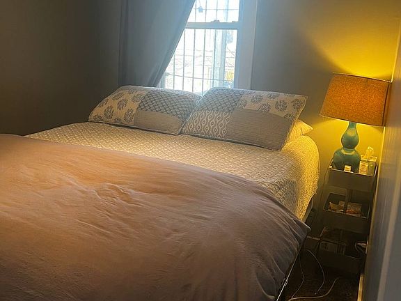 3rd image of 1106 N Wolcott Ave APT 2R