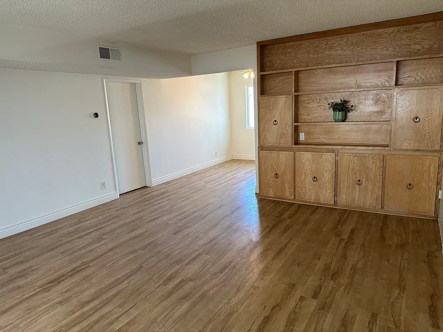 2 bed, 980 sqft, $2,695 — Photo 3