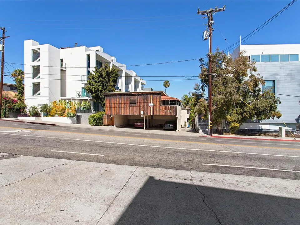 908 N San Vicente Blvd #4