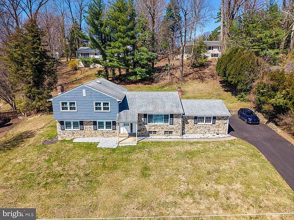 4th image of 1950 Valley Rd