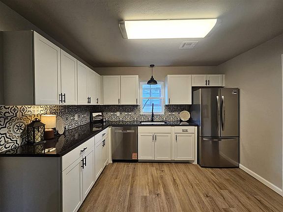 4th image of 812 W Knapp Ave