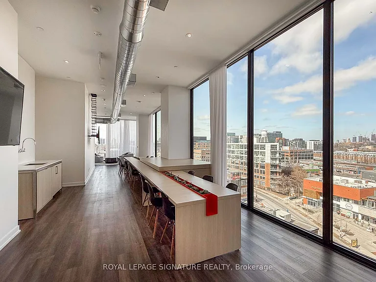 135 E Liberty St #Penthouse 9 — Photo 38