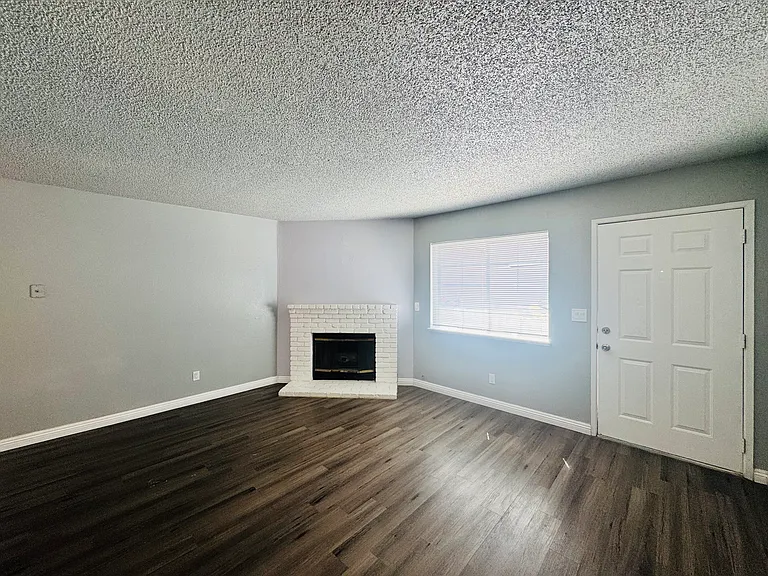 9633 1/2 N Loop Blvd #A — Photo 1