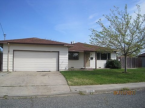 1st image of 1909 Georgina Dr