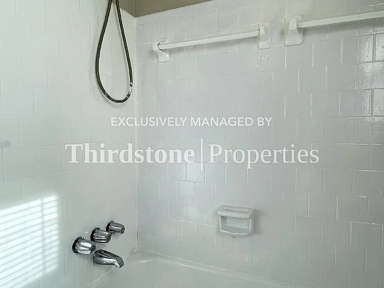 318 E 19th St — Photo 12