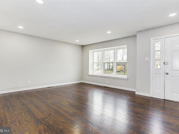 4th image of 307 Windsor Ln