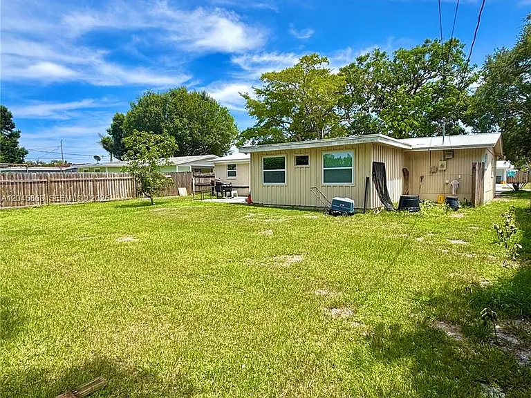 5809 Sullivan Rd — Photo 17