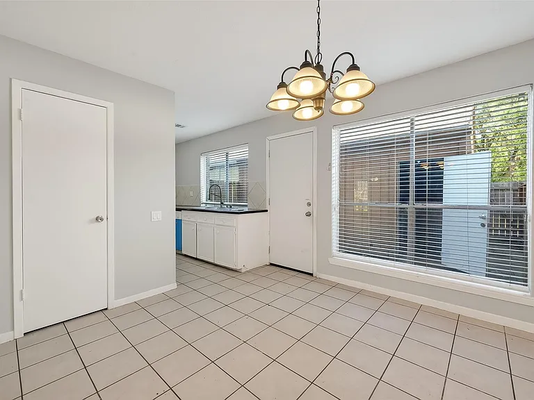 8646 Maplecrest Dr — Photo 13