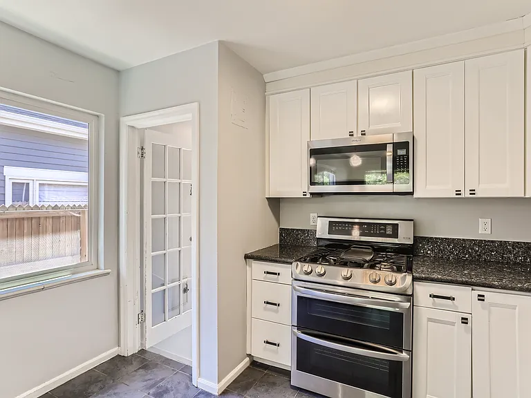 749 N Ash St — Photo 11