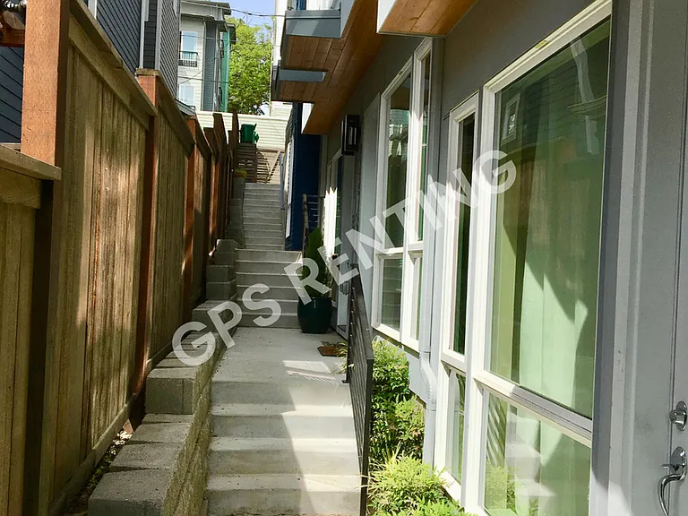221 24th Ave E #D — Photo 20