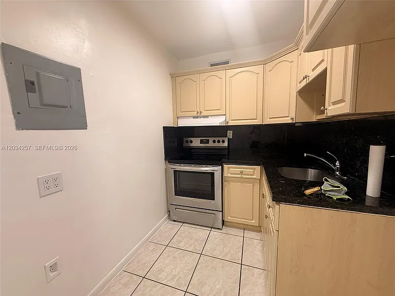 1860 SW 22nd St #11 — Photo 5