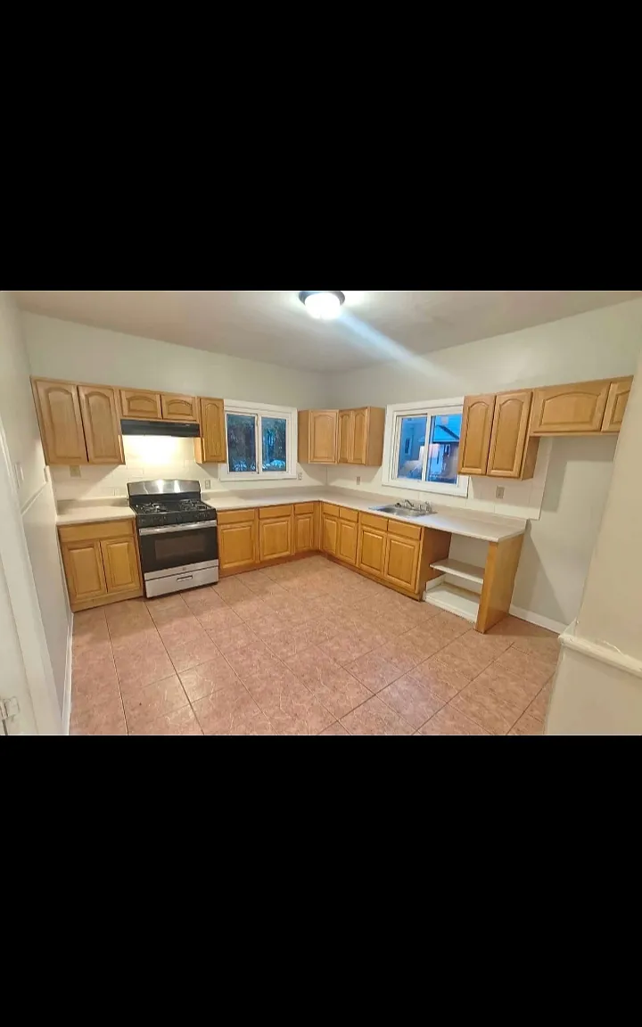 3 bed, $2,150 — Photo 1