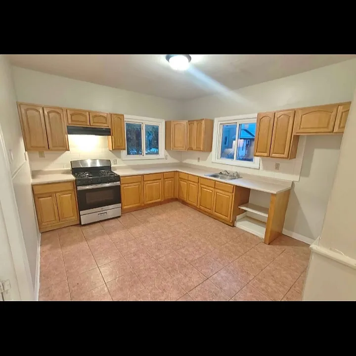 97 University Pl #1L