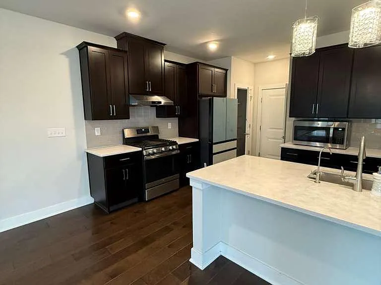 704 Peony Ln — Photo 26