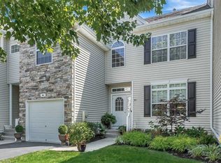 42 Mantack Path, Kings Park, NY 11754
