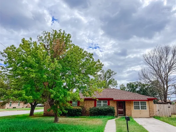 1009 Terrace Dr, Bangs, TX 76823