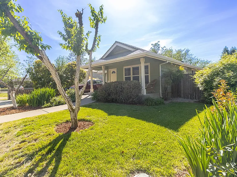 2948 Leland Ave — Photo 2
