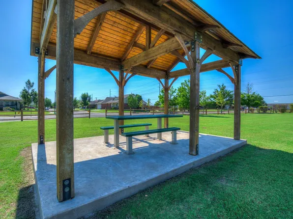 808 Ga Zump Dr, Norman, OK 73069