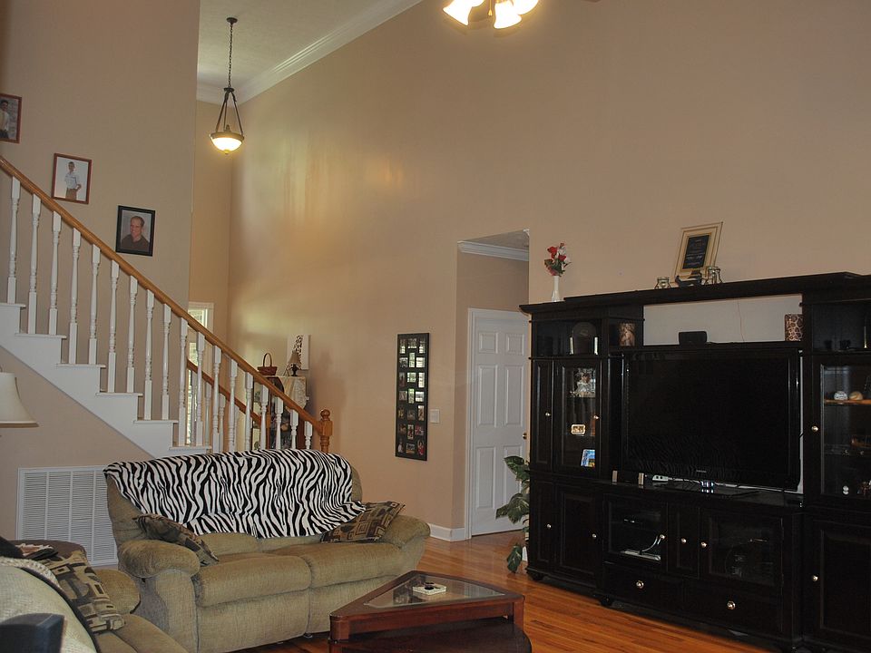 1st image of 112 Munson Ct