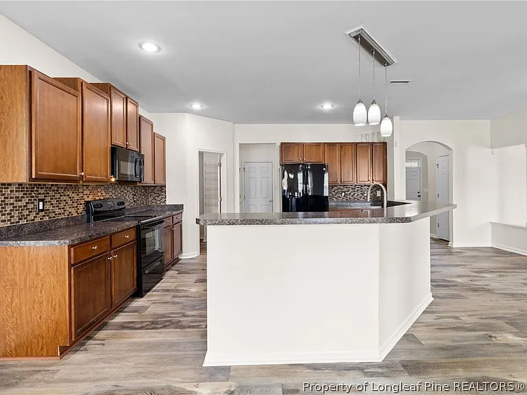 645 Highgrove Dr — Photo 7