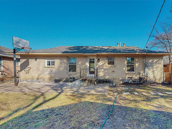 2nd image of 2702 Tolosa Dr