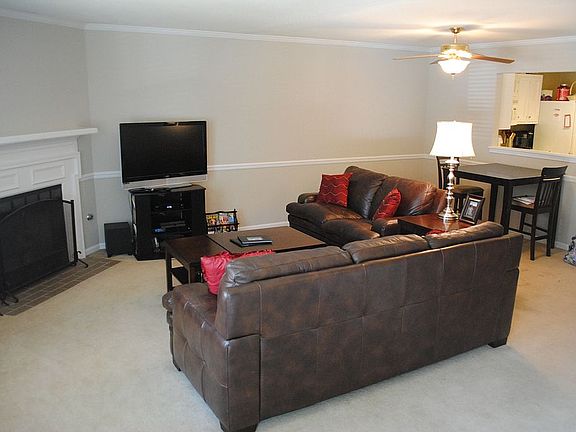 2nd image of 2303 Fairfax Ln