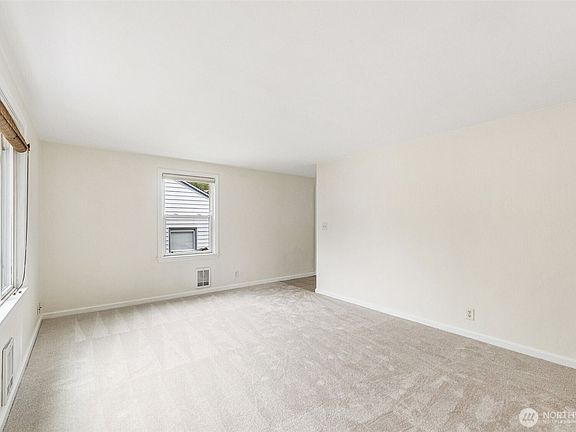 4th image of 517 Bronson Way NE