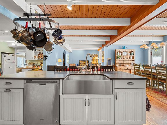 4th image of 3059 Airport Road