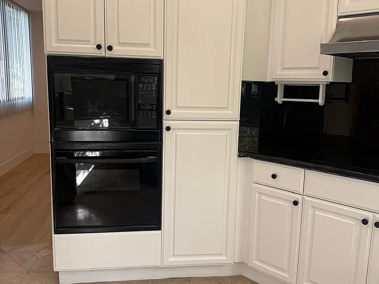 223 S Lasky Dr #B — Photo 5