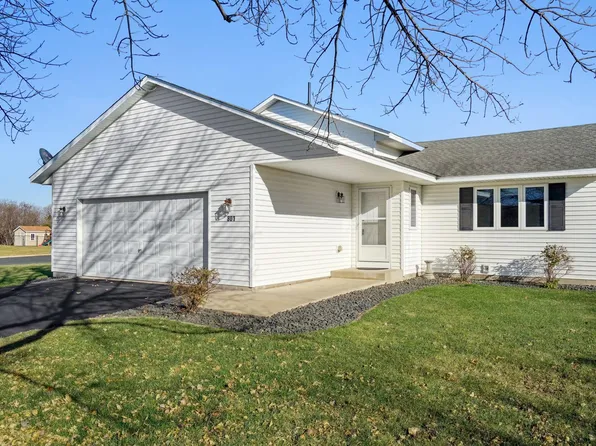 801 Heritage Trl, Belle Plaine, MN 56011