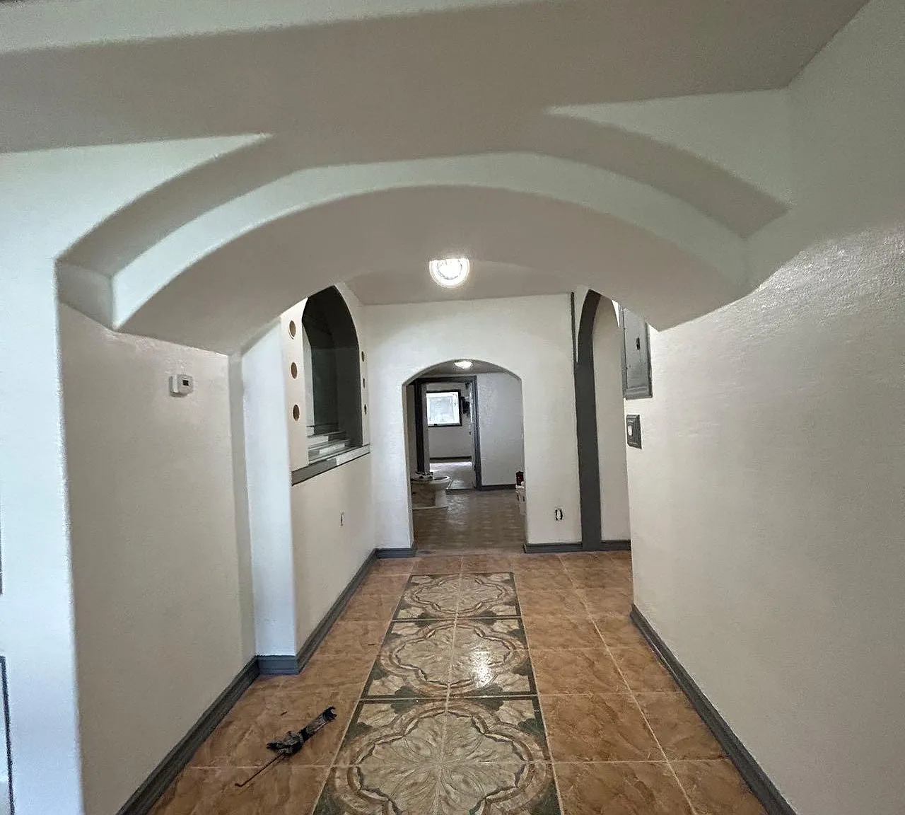 6 bed, 2400 sqft, $2,399 — Photo 4