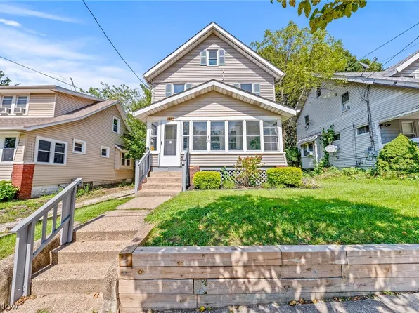 33 Brighton Dr, Akron, OH 44301