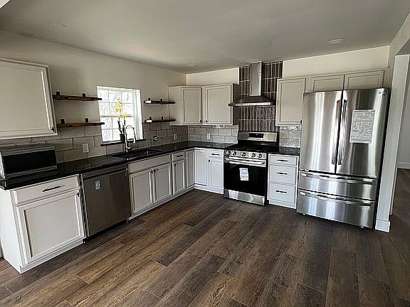 3rd image of 217 Walnut St