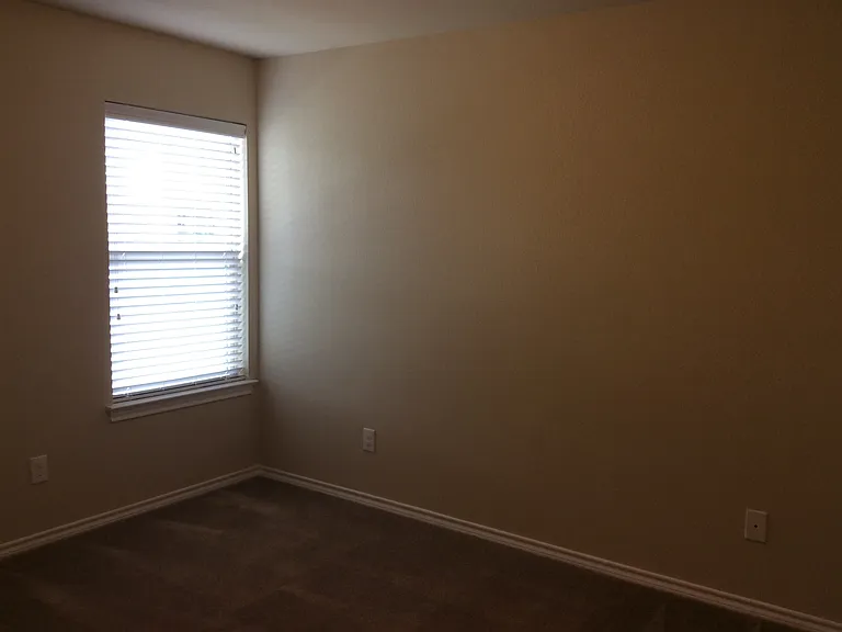 2824 Stonewall Ln — Photo 4